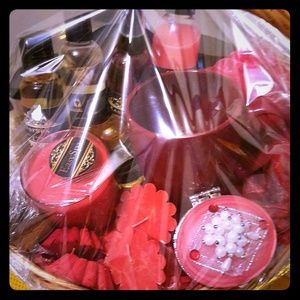 Organic spa and body gift basket